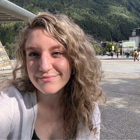 Meet your Posher, Aspen - Picture 6 of 8